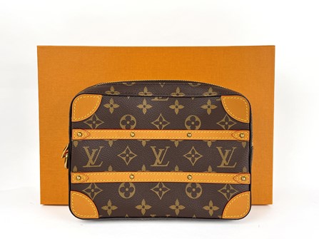 Sold at Auction: Louis Vuitton, Louis Vuitton Makeup bag Pouch LV Monogram  Canvas